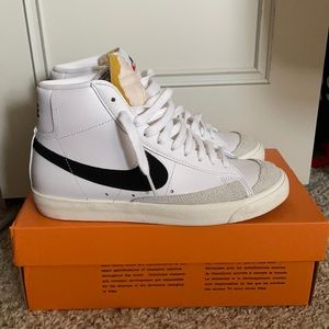 Nike Blazers Mid 77